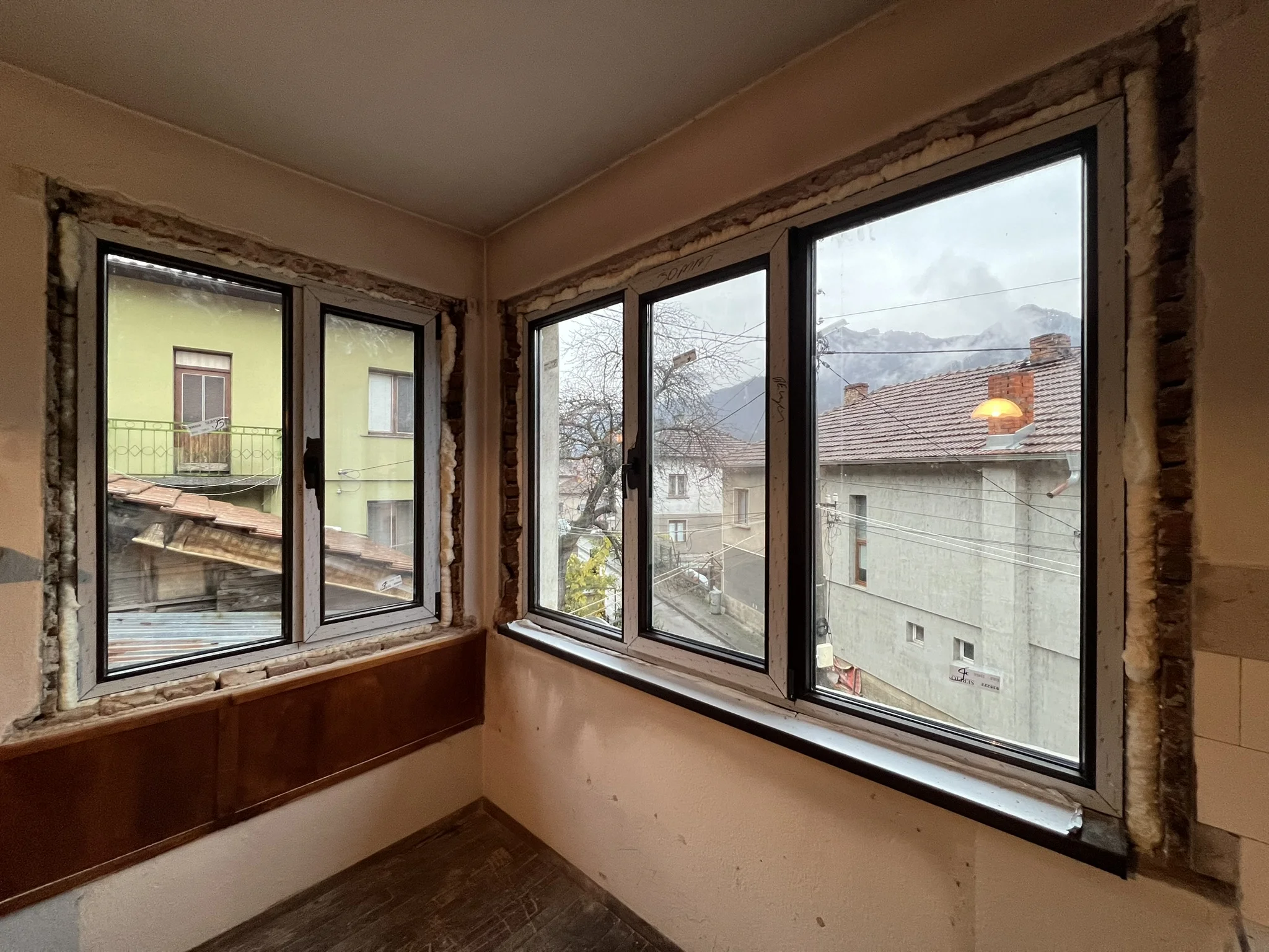 Монтаж на 5-камерна профилна PVC система KBE в град Тетевен